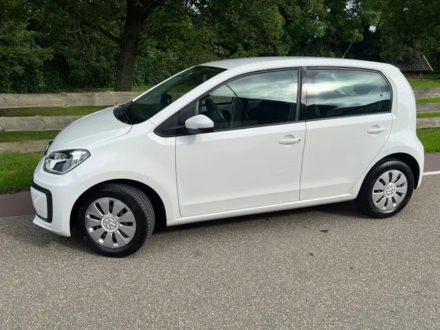 Volkswagen up! 1.0 BMT move up! 2017 Benzine 2