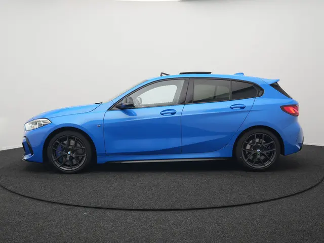 BMW 1 Serie M135i xDrive 306pk Dealer O.H 2021 Benzine 2