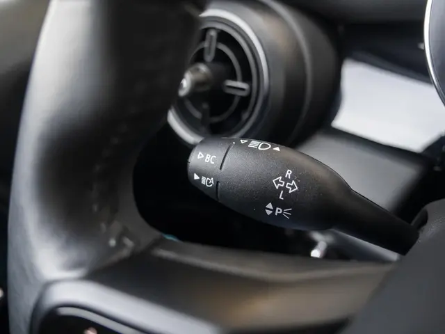 MINI 5-Deurs Cooper Aut. 2023 Benzine 19