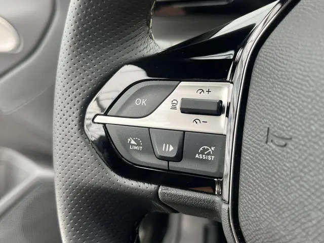 Peugeot 408 Hybrid 136 e-DCS6 GT 2024 Hybride Benzine 21