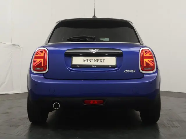 MINI 5-Deurs Cooper 2020 Benzine 10