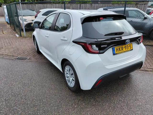 Toyota Yaris 1.5 Hybrid Active 2022 Hybride Benzine 4