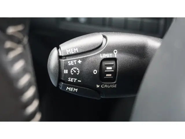 Peugeot 308 1.2 131pk 5Drs PureTech Allure 2016 Benzine 30