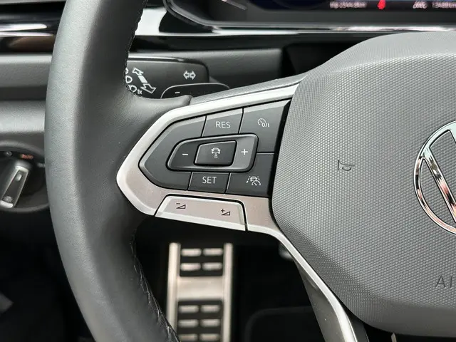 Volkswagen T-Roc 1.5 TSI R-Line Business 2024 Benzine 55