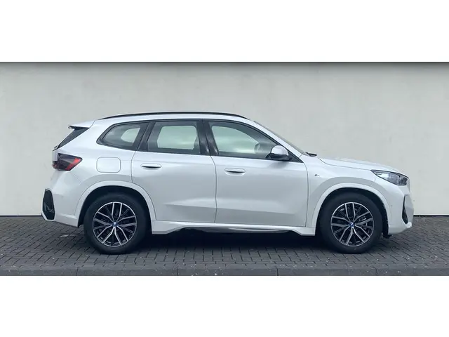 BMW X1 xDrive25e 2024 Hybride Benzine 12