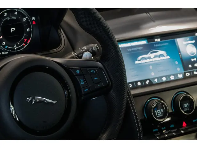 Jaguar F-Type P575 AWD R 75 2023 Benzine 16