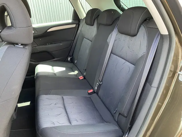 Citroën C4 1.6 VTi Ligne Business 2013 Benzine 6