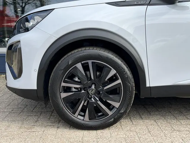 Peugeot 2008 1.2 Hybrid 145 PK GT 2025 Hybride Benzine 32