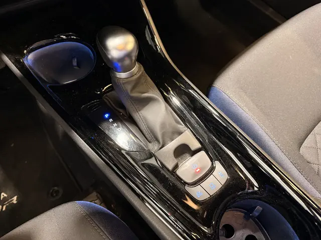 Toyota C-HR 1.8 Hybrid Bi-Tone 2021 Hybride Benzine 21