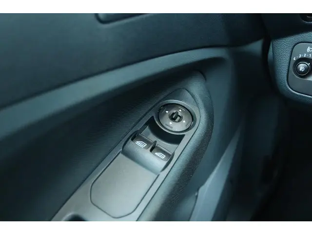 Ford C-MAX 1.6 TITANIUM 2013 Benzine 18