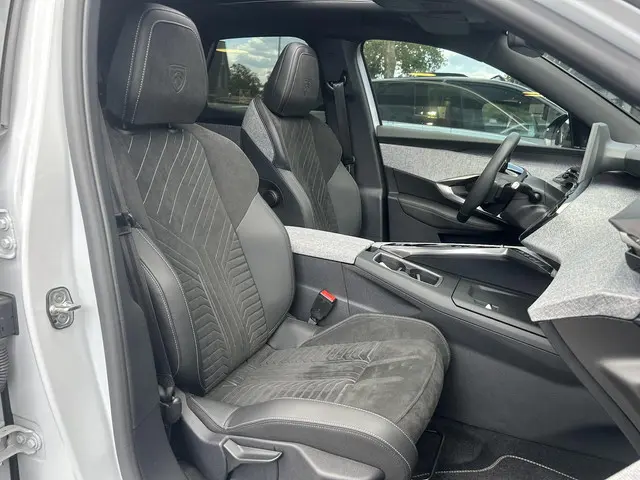 Peugeot 3008 1.2 Hybrid 145 GT 2025 Hybride Benzine 16