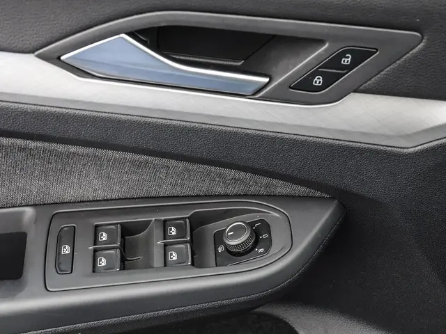 Volkswagen Golf 1.0 eTSI 110PK DSG Life 2023 Benzine 13