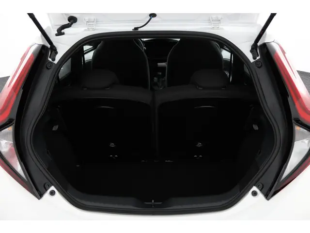 Toyota Aygo X Hybrid 115 play 2026 Hybride Benzine 24