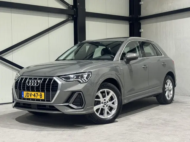 Audi Q3 45 TFSI e S edition 2021 Hybride Benzine 32