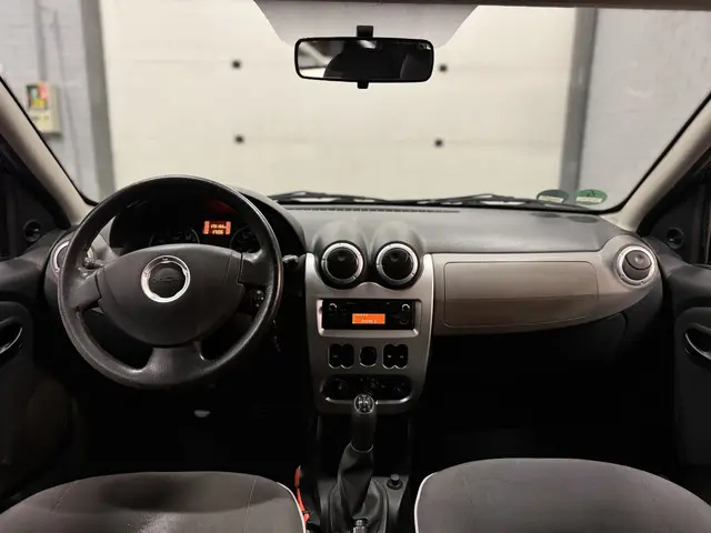 Dacia Sandero 1.2 Aniversare 2012 Benzine 12