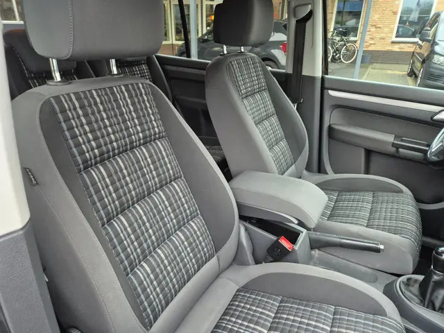 Volkswagen Touran 1.4 TSI Cross 2013 Benzine 12