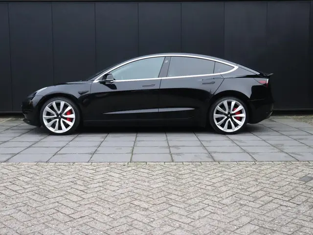 Tesla Model 3 2