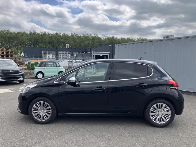 Peugeot 208 1.2 PT ALLURE 2019 Benzine 3