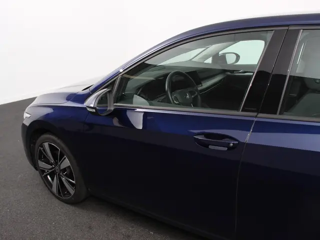 Volkswagen Golf 1.0 eTSI Life Business 2023 Benzine 25