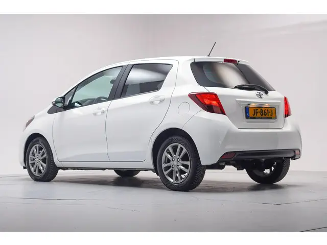 Toyota Yaris 1.3 VVT-i[5-Deurs Leder Navi] 2016 Benzine 3