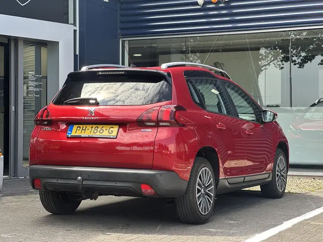 Peugeot 2008 1.2 110pk Blue Lion 2017 Benzine 2