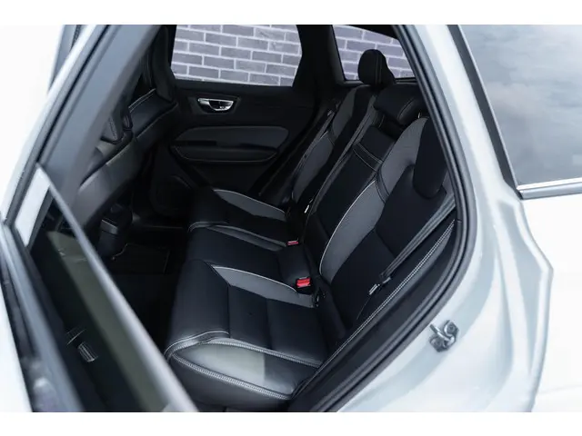 Volvo XC60 T4 Aut. R-Design 2020 Benzine 22