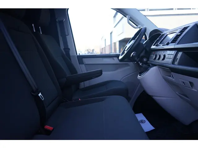 Volkswagen Transporter 2.0 TDI 2018 Diesel 7