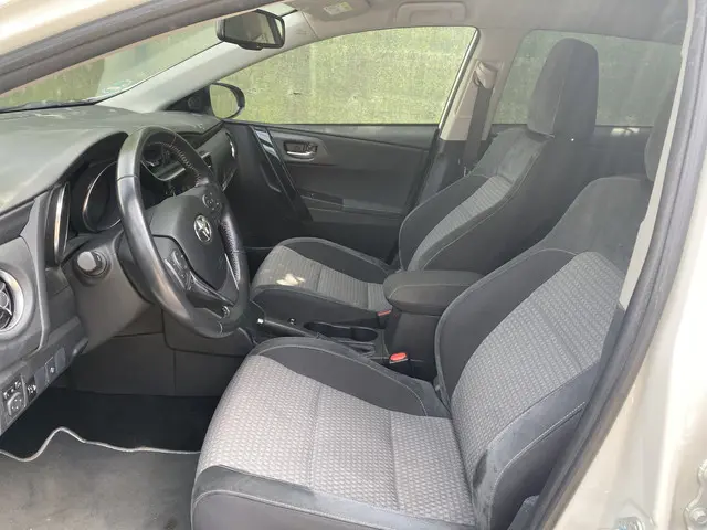 Toyota Auris 1.8 Hybrid Dynamic 2018 Hybride Benzine 7