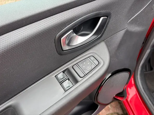 Renault Clio 0.9 TCe Zen 2017 Benzine 18