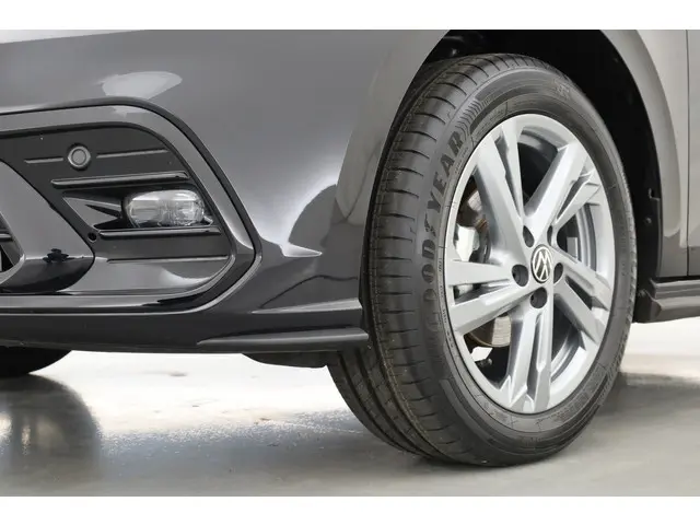 Volkswagen Polo 1.0 TSI R-Line DSG 2025 Benzine 36