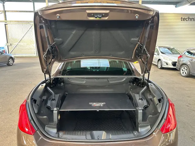 Peugeot 308 CC 1.6 THP Roland Garros 2013 Benzine 9