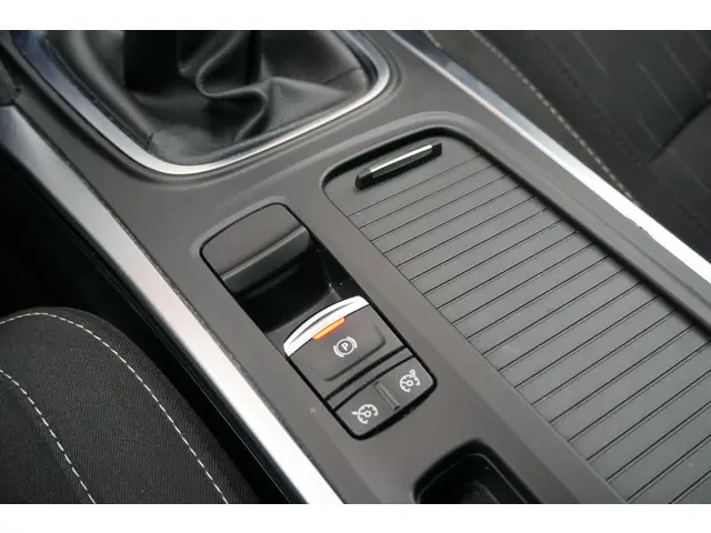 Renault Mégane Estate 1.3 TCe Limited 2020 Benzine 28