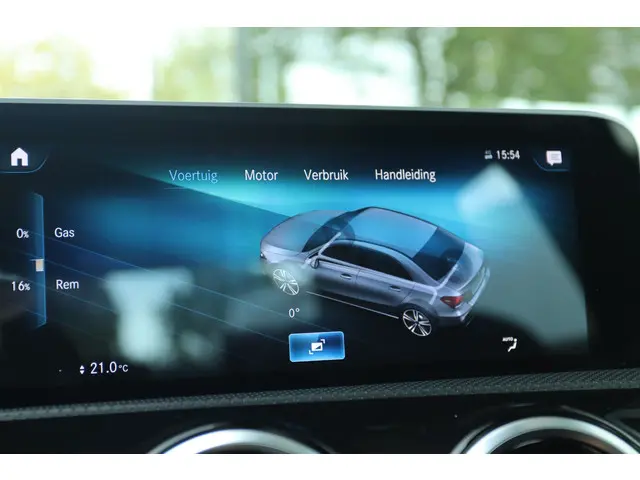 Mercedes-Benz A-Klasse 180 PREMIUM PLUS 2020 Benzine 33