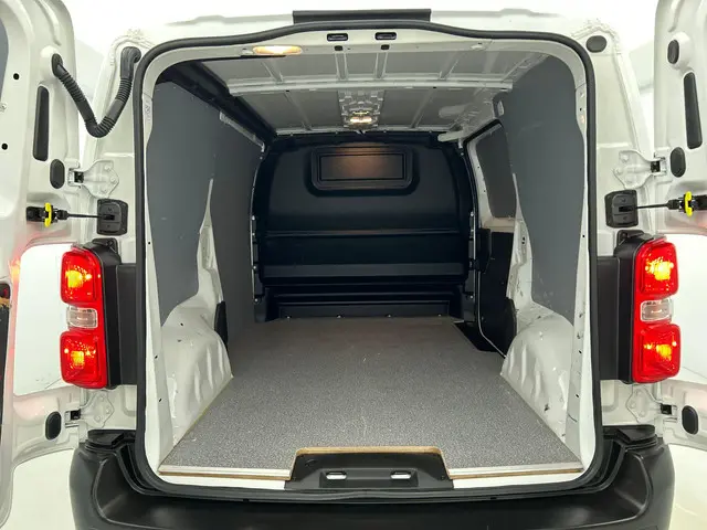 Toyota ProAce Worker 2.0 D-4D Live 2022 Diesel 22