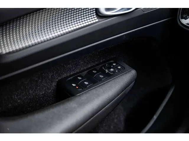 Volvo XC40 2.0 T4 R-Design 2019 Benzine 23