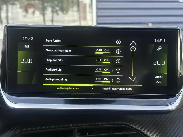 Peugeot 208 1.2 PureTech 130pk GT 2022 Benzine 18