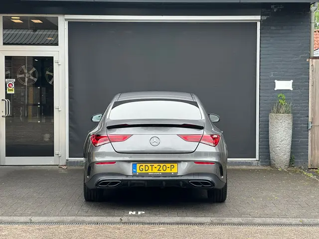 Mercedes-Benz CLA 180 AMG Premium Plus 2019 Benzine 4