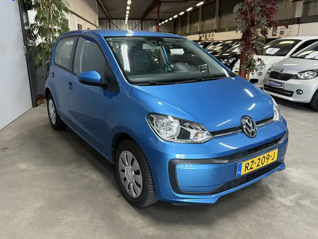 Volkswagen up! 1.0 BMT move up! 2018 Benzine 4