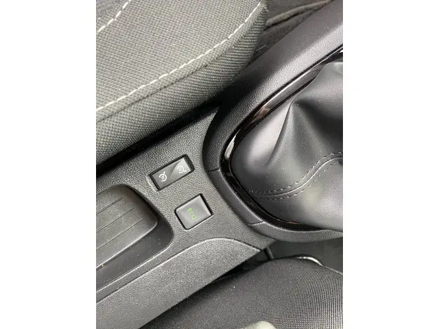 Renault Clio Estate 0.9 TCe Limited 2018 Benzine 22