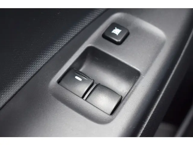 Mitsubishi Space Star 1.0 5Drs Cool+ 2017 Benzine 21