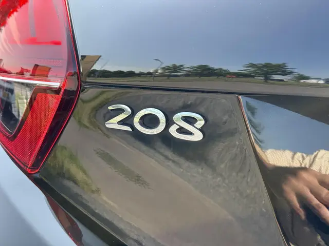 Peugeot 208 1.2 PureTech Allure 2016 Benzine 29