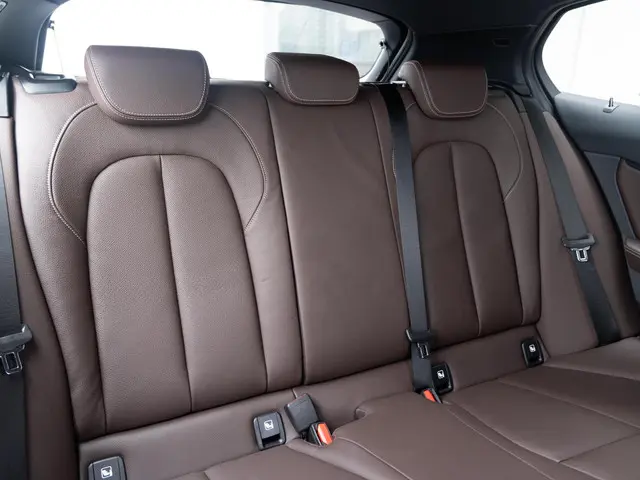 BMW 1 Serie 118i 2022 Benzine 11