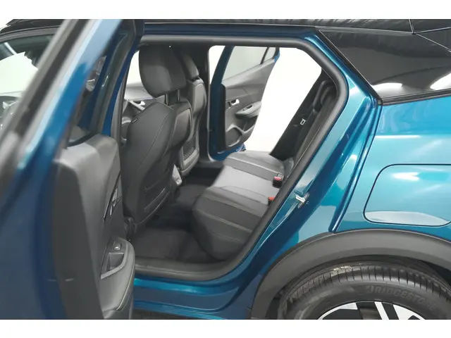 Peugeot 2008 Hybrid 145 e-DCS6 GT 2025 Hybride Benzine 28