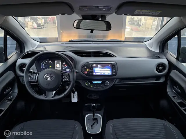 Toyota Yaris 1.5 Hybrid Aspiration 2017 Hybride Benzine 10