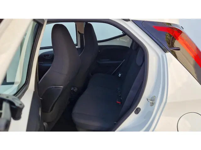 Toyota Aygo 1.0 VVT-i x-fun 2018 Benzine 8