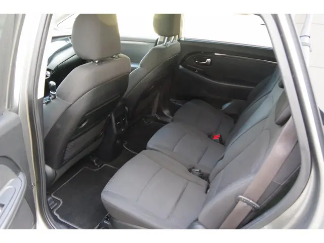 Kia Carens 1.6 GDi Business Pack 2013 Benzine 10