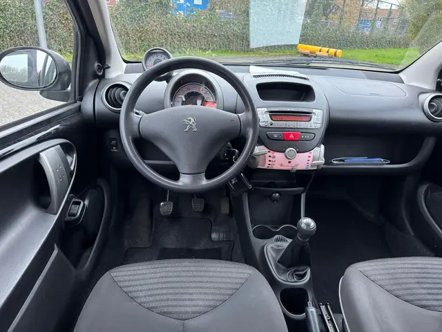 Peugeot 107 1.0 Active 2013 Benzine 5