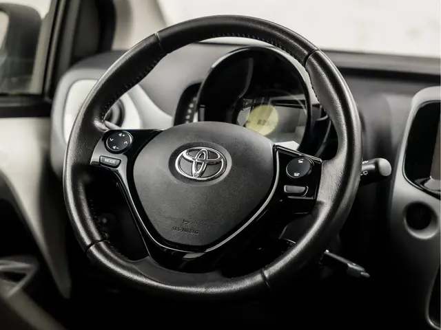 Toyota Aygo 1.0 VVT-i x-play 2019 Benzine 18