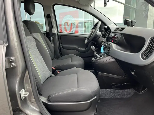 Fiat Panda 1.0 Hybrid City Cross 2020 Benzine 22