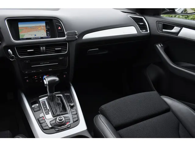 Audi Q5 2.0 TFSI quattro S Edition 2012 Benzine 10